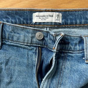 Abercrombie Mom Short - Mid Rise